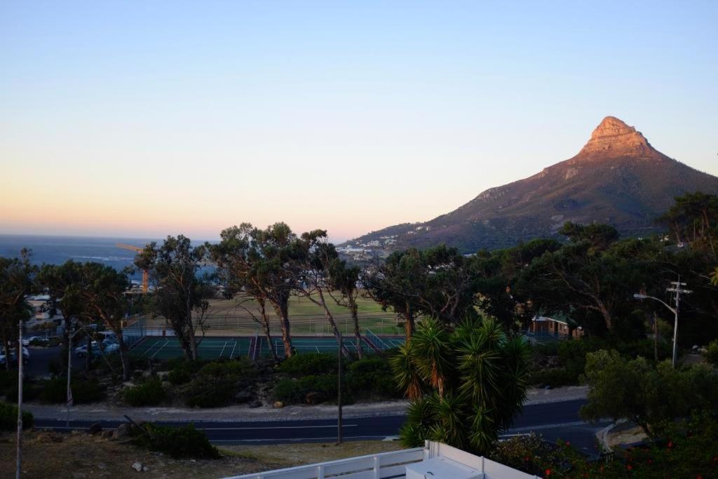 Camps Bay Loft With Stunning Mountain And Ocean Views Διαμέρισμα Κέιπ Τάουν Εξωτερικό φωτογραφία